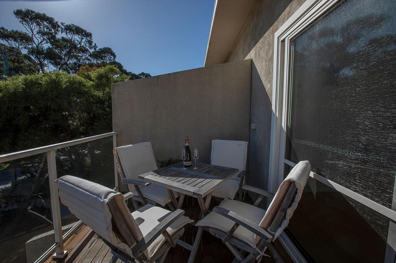 Quarterdeck Apartment Binalong Bay Exterior photo